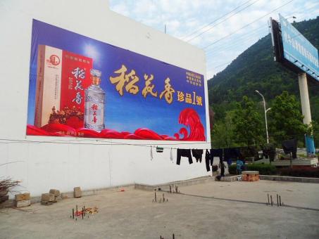 屏边墙体喷绘广告效果怎么样？