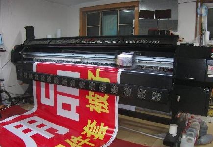 屏边喷绘广告分辨率是多少？