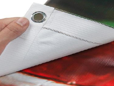 屏边喷绘和刀刮布的工艺区别。