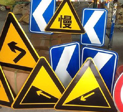 屏边标识标牌中颜色的确定是很重要的。