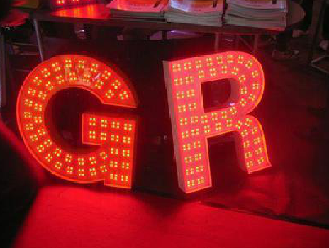 屏边LED发光字有哪些优势？